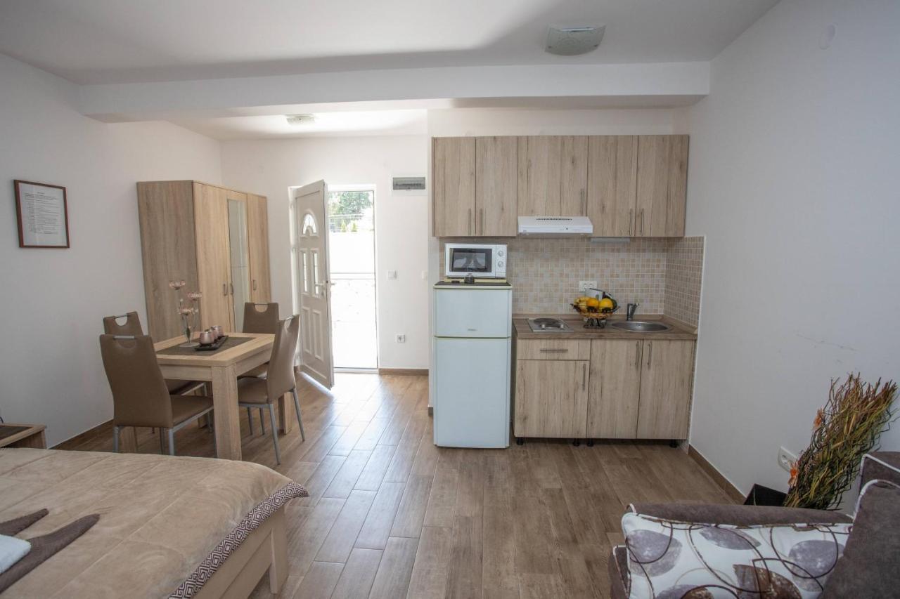 Apartments Gvozdenovic แฮร์เซ็ก-โนวี ภายนอก รูปภาพ